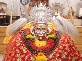 499589164akkalkot mandir